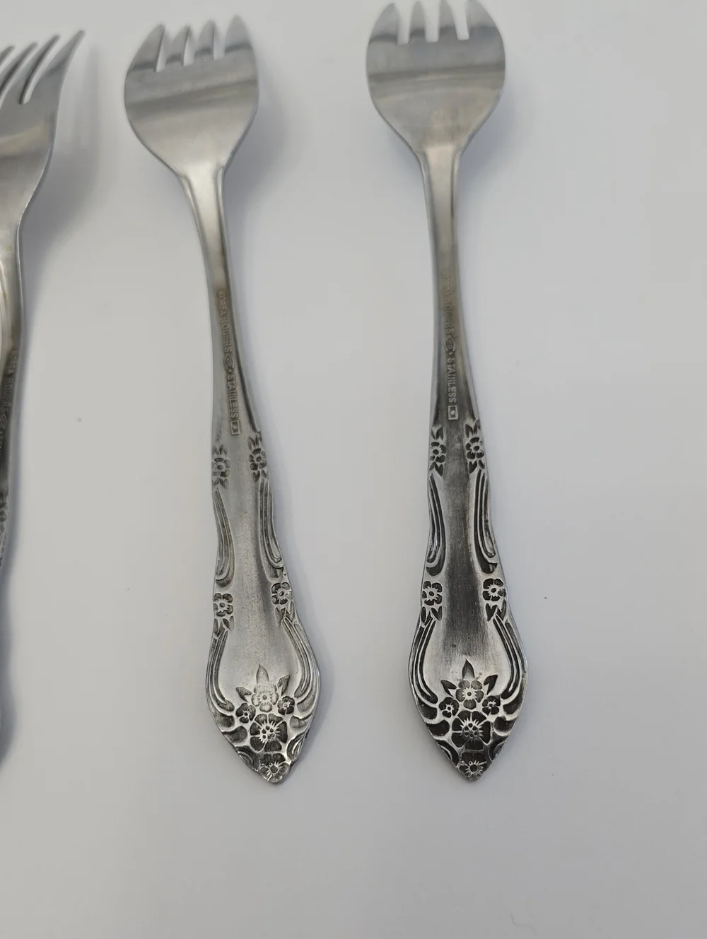 Vintage Rogers & Co Set Of 5 Korea Stainless Forks Floral Alexis 7